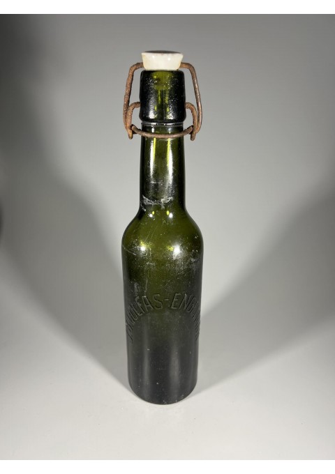 Butelis J. B. Volfas-Engelman žalio stiklo, antikvarinis, lietuviškas, tarpukario laikų. 3/8 Ltr. Kaina 33