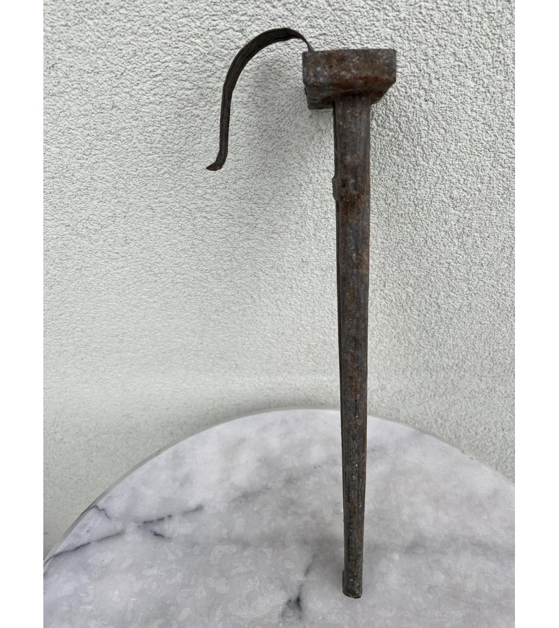 Žvakių liejimo forma dviguba, skardinė, antikvarinė, lietuviška. Ilgis 45 cm. Kaina 48