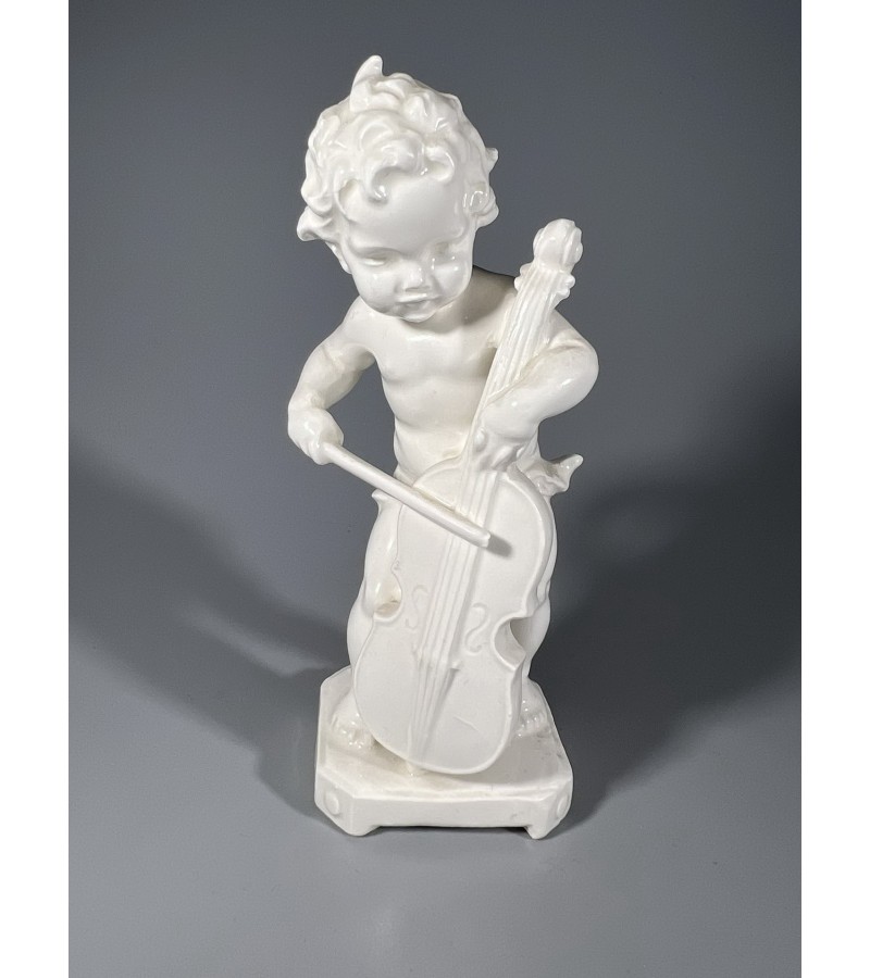 Statulėlė porcelianinė Vaikas groja. Vokietija. Kaina 28