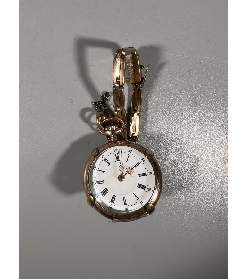 Laikrodis moteriškas, sidabrinis, rankinis, antikvarinis, nuimama apyranke, mechaninis. Apie 1900 m. Veikiantis, patikrintas laikrodininko. Kaina 253
