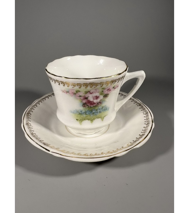 Puodelis su lėkštute, puodeliai porcelianiniai, antikvariniai, espresso. Talpa 130 ml. C.T. 1875-1900 m. 3 vnt. Kaina po 18