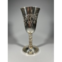 Taurė sidabruota, puošta ornamentika. Talpa 150 ml. Kaina 16