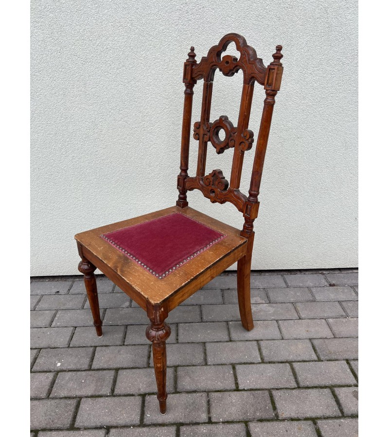Kėdė medinė, tekintomis detalėmis, antikvarinė. Kaina 38