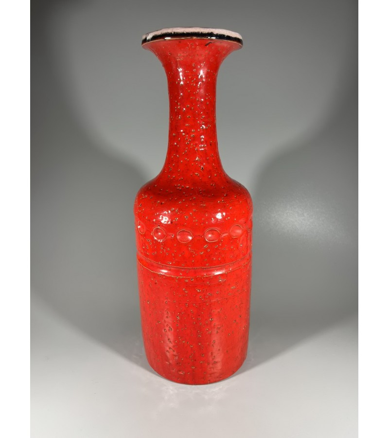 Vaza keraminė, rankų darbo, dengta raudona glazūra, Mid-century modern stiliaus. Aukštis 32 cm. Kaina 43
