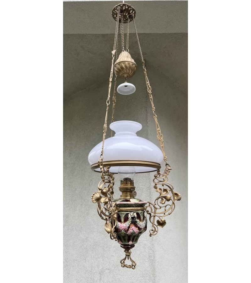 Šviestuvas, žibalinė lempa pakabinama, antikvarinė, Art Nouveau stiliaus puošta majolika. Kaina 368