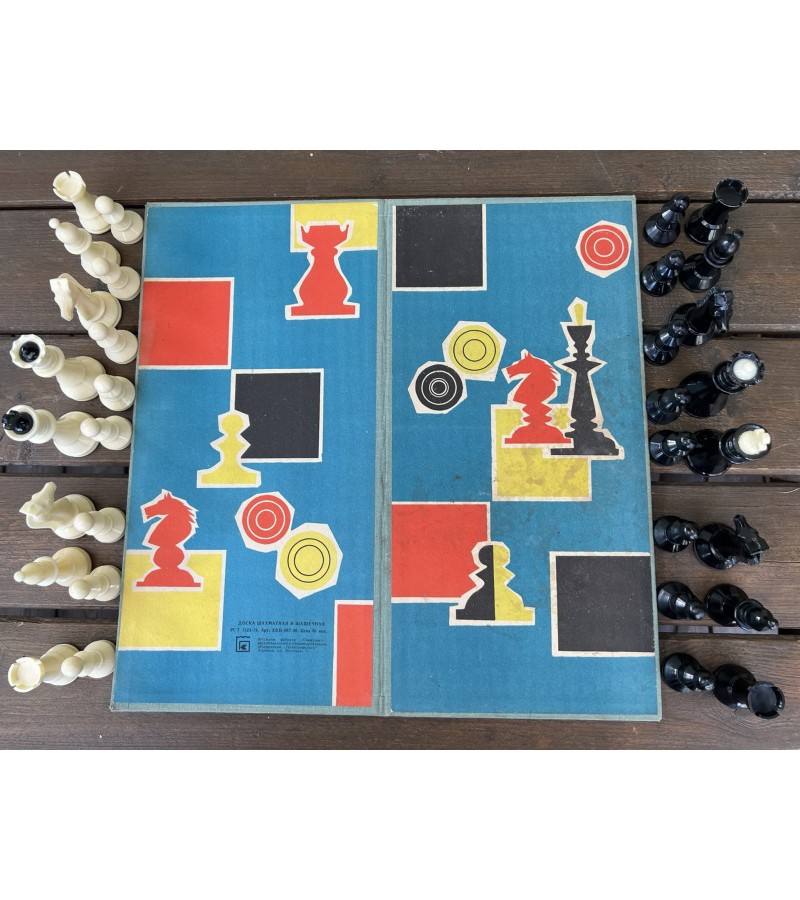 Šachmatai plastmasiniai su lenta sovietiniai, tarybinių laikų. Kaina 23