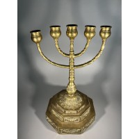 Menora, žvakidė religinė, bronzinė, antikvarinė 5 šakų. Svoris 2,8 kg. Kaina 128