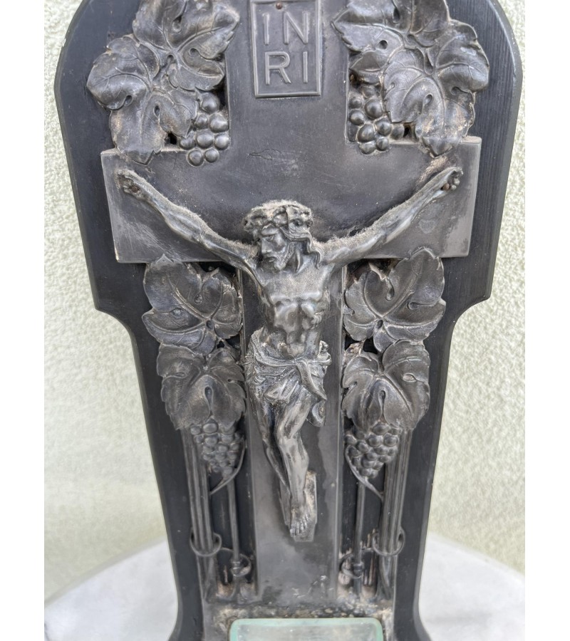 Nukryžiuotasis, krucifiksas su lakunka švestam vandeniui, antikvarinis. Kaina 108