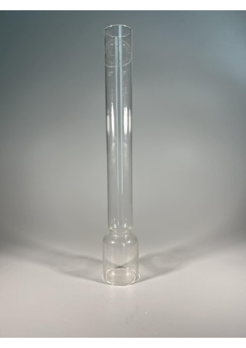 Žibalinės lempos gaubtas, stiklas antikvarinis, firminis. Apatinis skersmuo 3,0 - 3,5 cm., aukštis 20 cm. Kaina 28