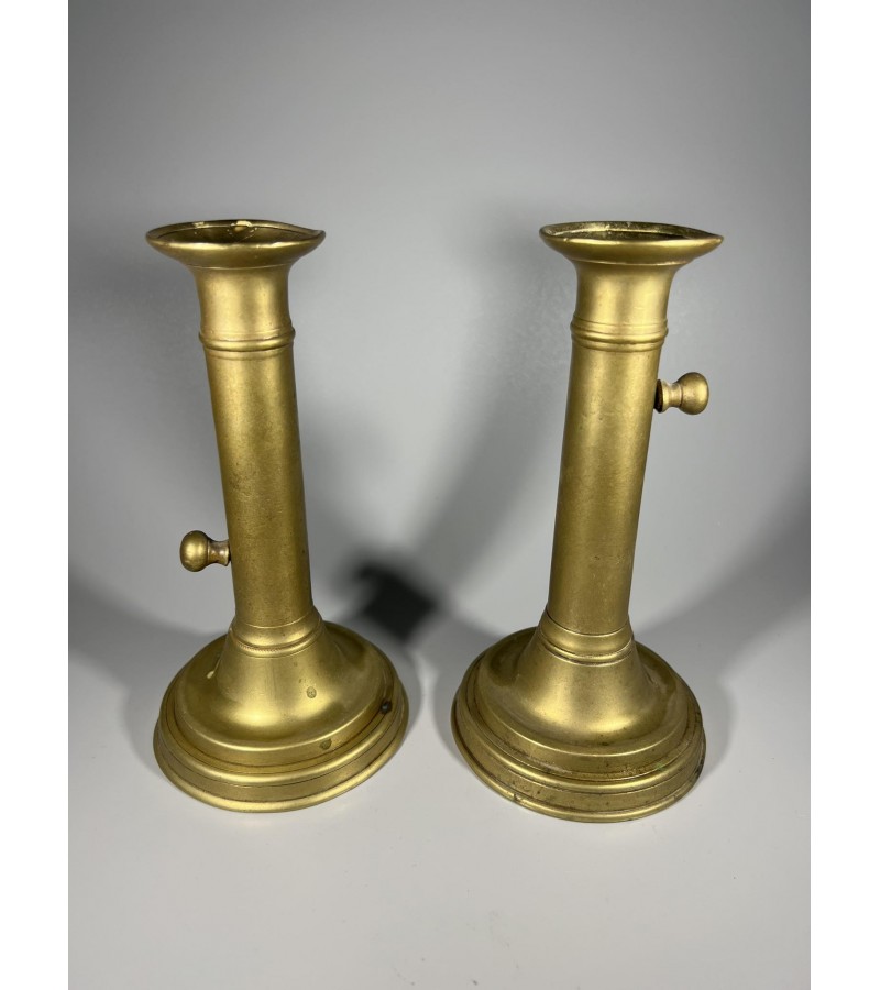 Žvakidės antikvarinės reguliuojamo žvakių aukščio, bronzinės. Vnt. svoris 500 g. 2 vnt. Kaina po 43