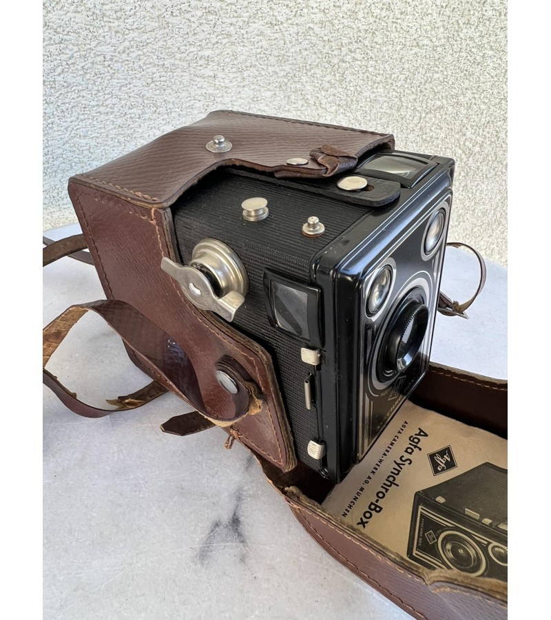 Fotoaparatas su dėklu antikvarinis AGFA Synchro-Box (Germany). 120 film box camera. 1951-1957 m. Kaina 52