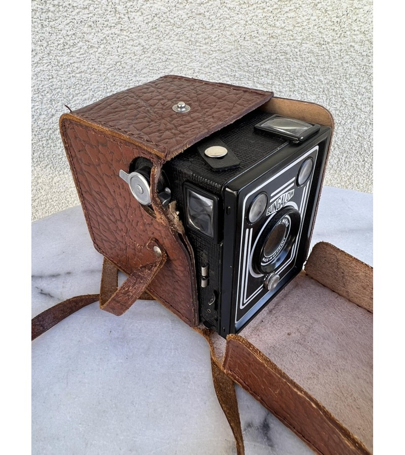 Fotoaparatas su dėklu Bungalow. Made in Germany. 120 film, 6 x 9 cm. exposures, box-type camera. 1953 m. Kaina 53