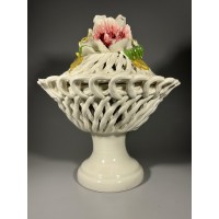 Vaza su dangčiu puoštu gėlėmis porcelianinė, vintažinė. Italija. Aukštis 26 cm. Kaina 38