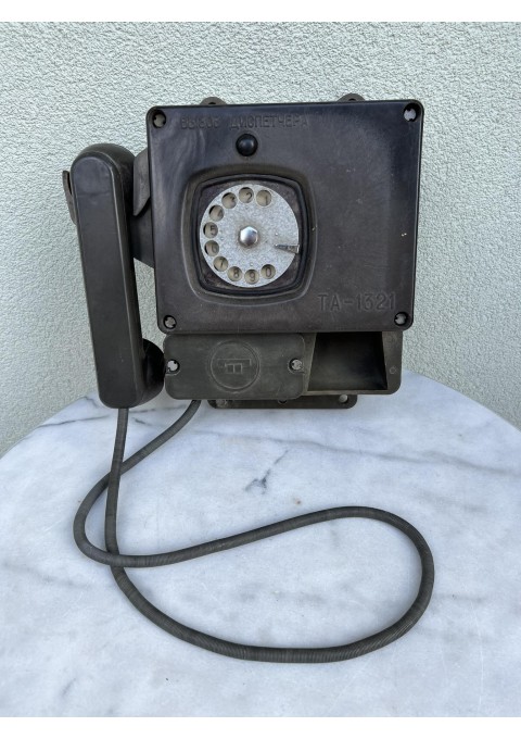 Telefonas TA-1321 sovietinis, tarybinių laikų skirtas darbui šachtose, metalurgijos cechuose, kasybos pramonės karjeruose ir kasyklose, nesprogus dulkių ir dujų atžvilgiu. Kaina 153