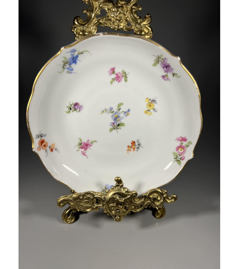 Lėkštutė Meissen porcelianinė, antikvarinė. Skersmuo 14 cm. Kaina 32