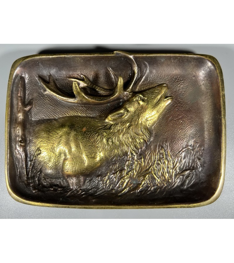 Bareljefas, padėkliukas metalinis, dengtas bronza, medžioklės tema. Svoris: 500 g. Kaina 33