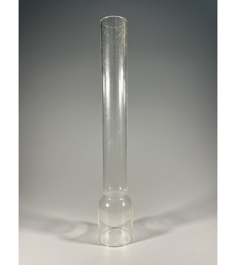 Žibalinės lempos gaubtas, stiklas. Apatinis skersmuo 3,5 cm., aukštis 21 cm. Kaina 22