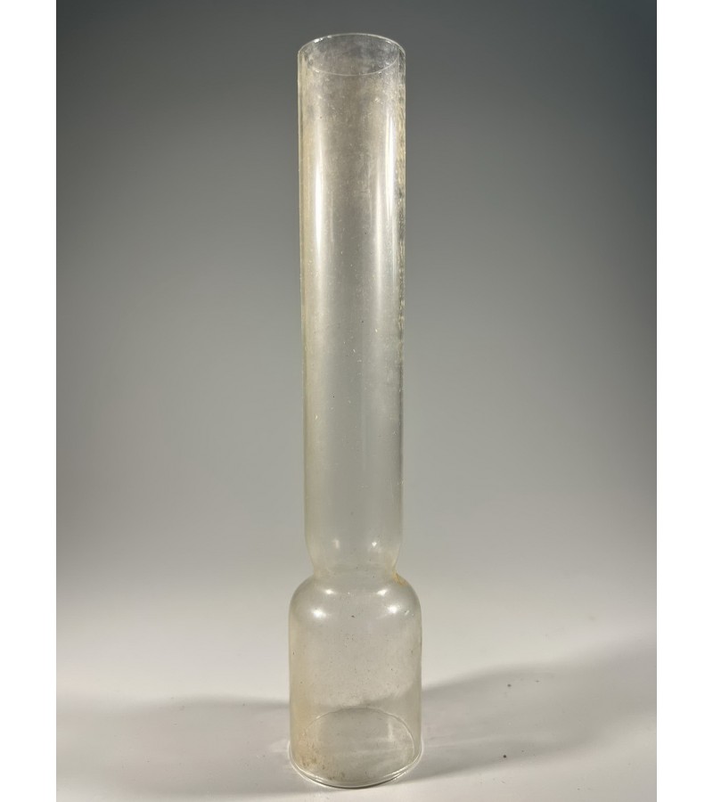Žibalinės lempos gaubtas, stiklas. 3 vnt. Apatinis skersmuo 3,3 - 3,5 cm., aukštis 18 cm. Kaina po 22