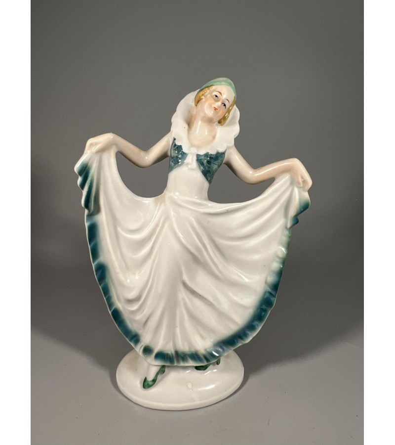 Statulėlė, figūrėlė Šokėja, Art Deco stiliaus, porcelianinė. Gamintojas Wagner & Apel GmbH Porzellanfiguren Lippelsdorf. Aukštis 14 cm. Kaina 28