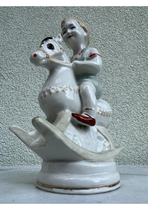 Statulėlė Berniukas ant arkliuko porcelianinė, tarybinių laikų. Fabrikas Polonne ZHK. 1960-70 m. Kaina 87