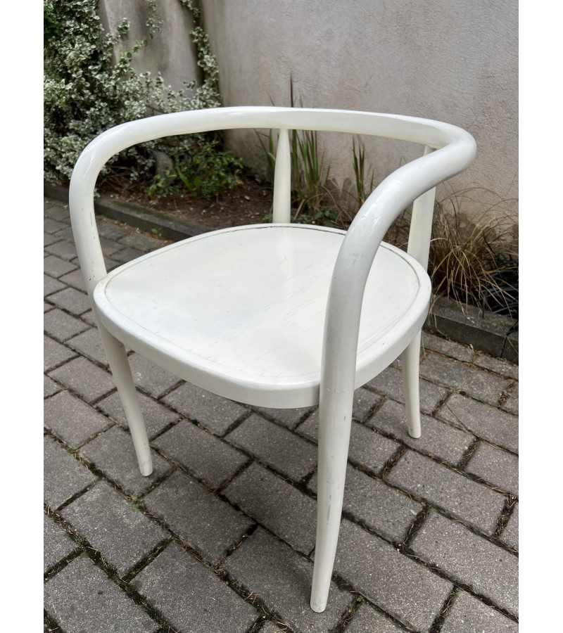 Kėde Thonet stiliaus antikvarinė, nestandartinė. Lengva, tvirta ir stabili. Kaina 63