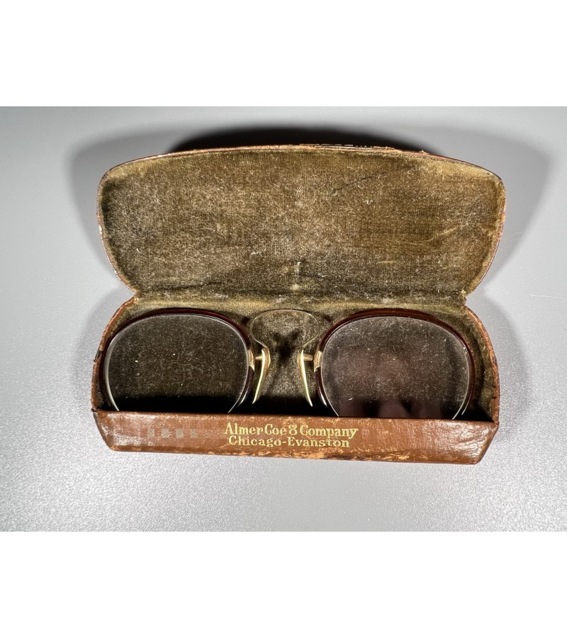 Pensne akiniai antikvariniai, originaliame dėkle Chicago-Evanston. USA. Kaina 78