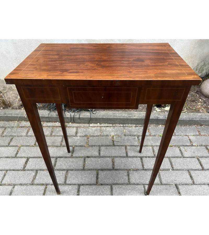 Staliukas stilingas, stalas nedidelis antikvarinis su stalčiuku, konsolė. Kaina 143