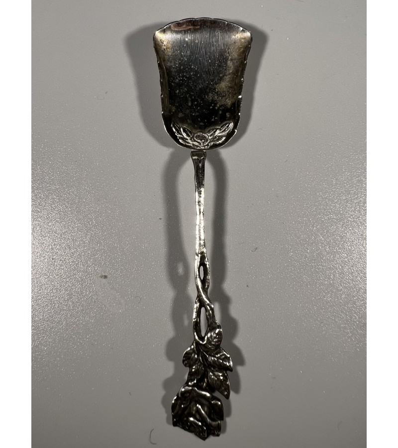 Šaukštelis sidabrinis, antikvarinis. Svoris 10 g. Kaina 16