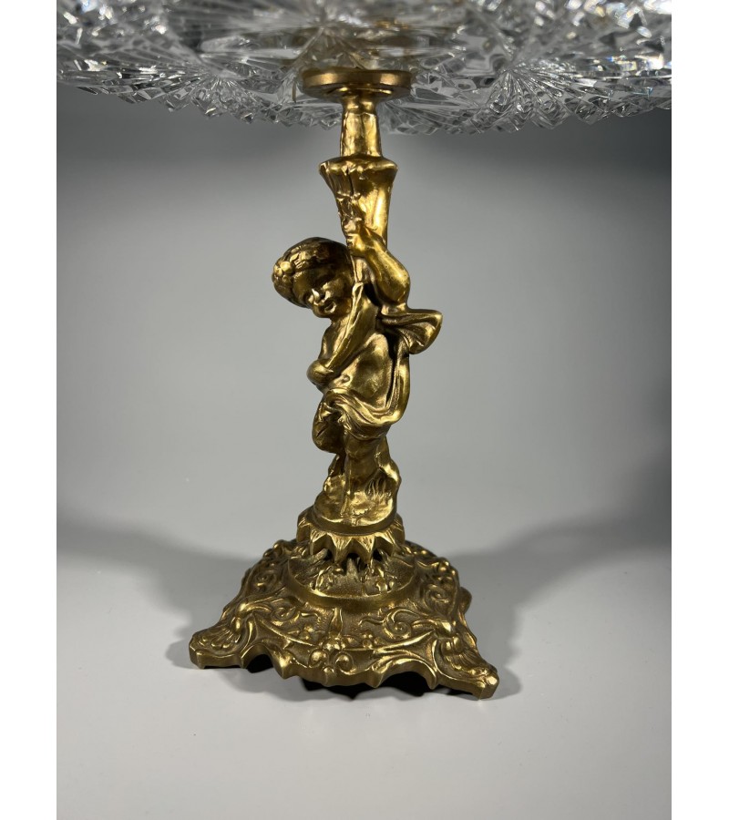Sausaininė, saldaininė masyvi bronziniu angelu. Svoris 2,8 kg. Skersmuo 28 cm. Kaina 87