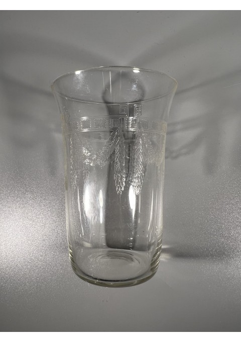 Stiklinė antikvarinė, raižyto, plono stiklo, Viktorijos laikų (1837-1901) stiliaus. Talpa 150 ml.  Kaina 16