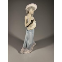 Statulėlė Elizabeth, Mergaitė su šuniu, porcelianinė. LLADRO. Hand made Spain. Skulptorius Juan Huerta.1990-1998 m. Aukštis 21 cm. Kaina 56
