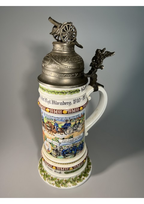 Bokalas porcelianinis, antikvarinio stiliaus, I PK tema, kariškas, vokiškas, dugne matosi litografija. Kaiser. W. Germany. 1980 m. Talpa 0,5 l. Kaina 158