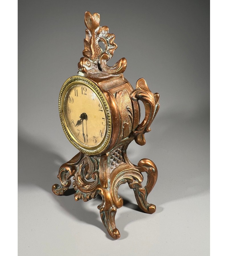 Laikrodis antikvarinis variniu korpusu, Rokoko stiliaus. Neveikia. Kaina 28