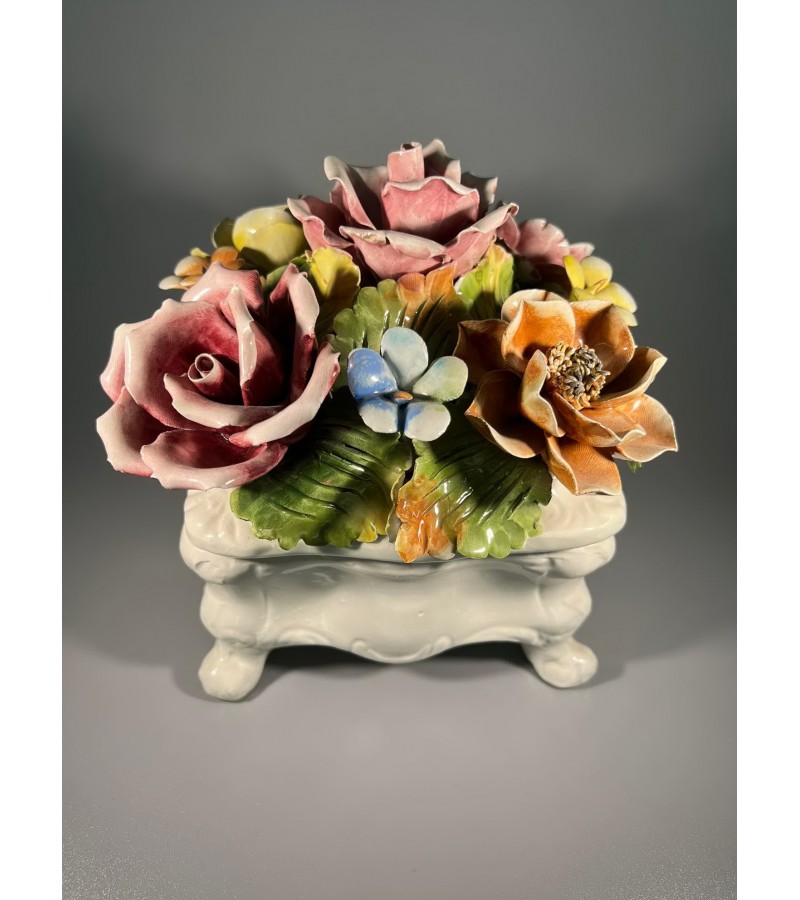 Skrynelė, dėžutė Bassano Italy porcelianinė, vintažinė. Kaina 83