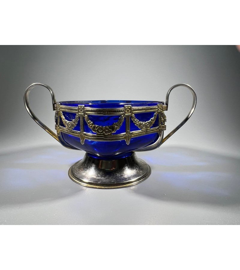 Indas mėlynu stiklu su rankena, antikvarinis. Kaina 28