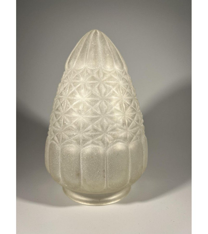 Šviestuvo, lempos gaubtas, stiklas stiklinis, antikvarinis, matinės spalvos, kankorėžio formos. Kaina 36