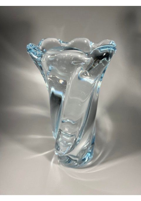 Vaza storo presuoto stiklo, Mid-century modern stiliaus. Svoris 1,9 kg. Kaina 43