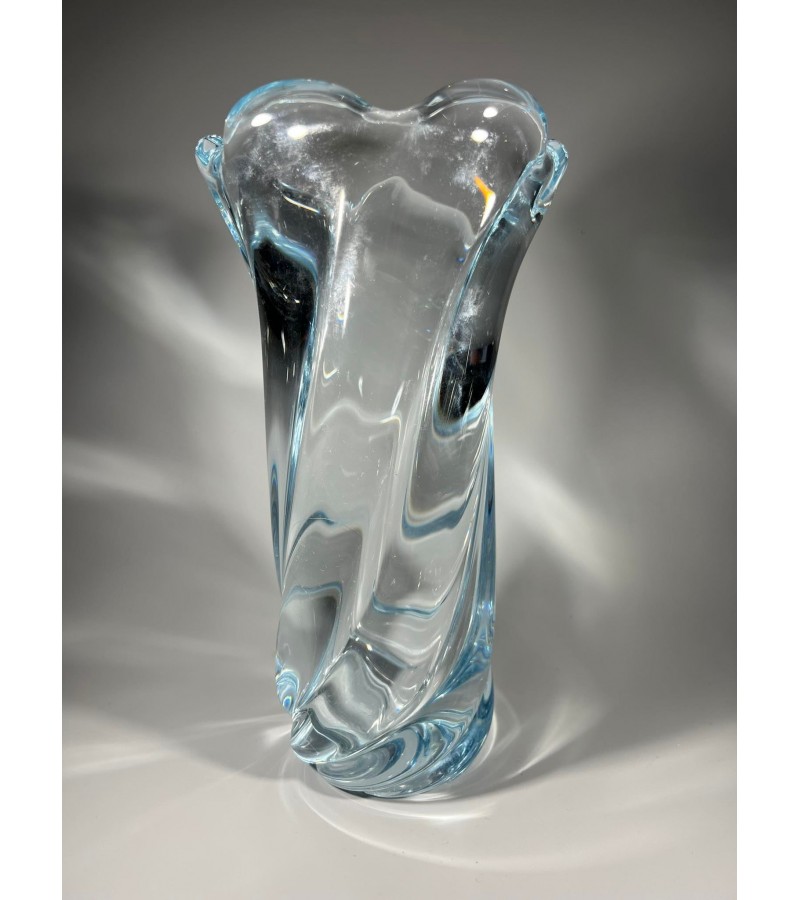 Vaza storo presuoto stiklo, Mid-century modern stiliaus. Svoris 1,9 kg. Kaina 43