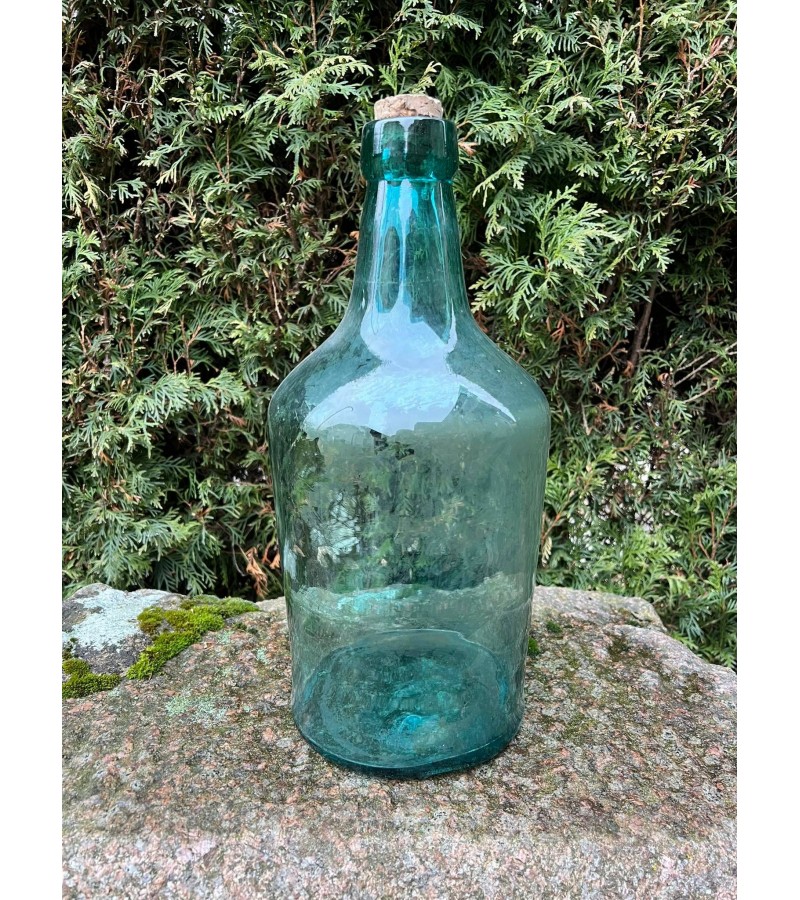 Butelis antikvarinis, tarpukario, lietuviškas, storo stiklo. Rastas Kaune. Kaina 53