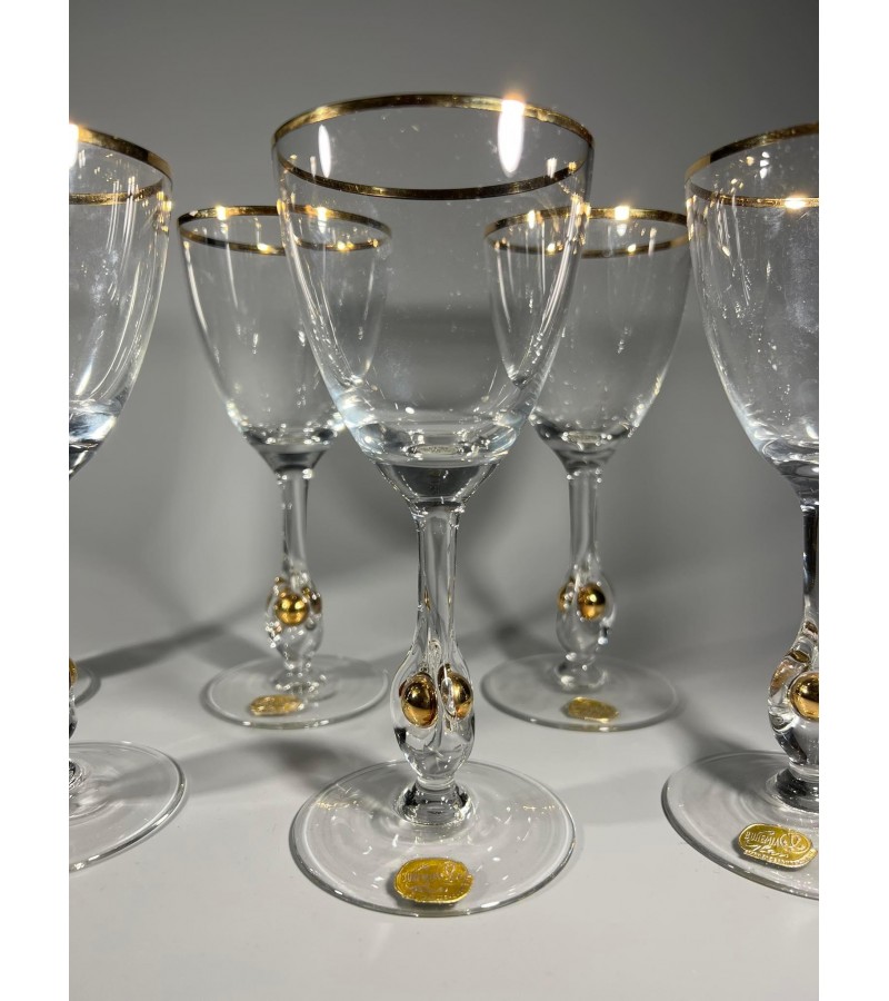Taurės krištolinės, vintažinės Bohemia Glass Made in Czechoslovakia. Aukštis 17 cm. Talpa 180 ml. 6 vnt. Kaina 83 už visas.
