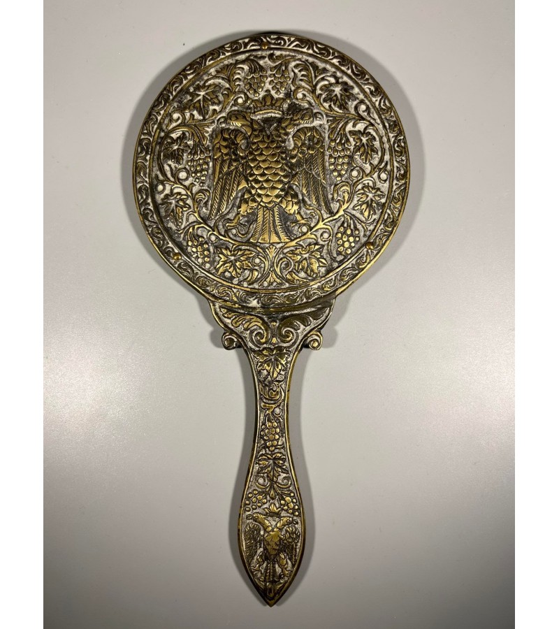 Veidrodėlis su rankena antikvarinis. Puoštas bronza bei Imperatoriaus ereliu. Kaina 68