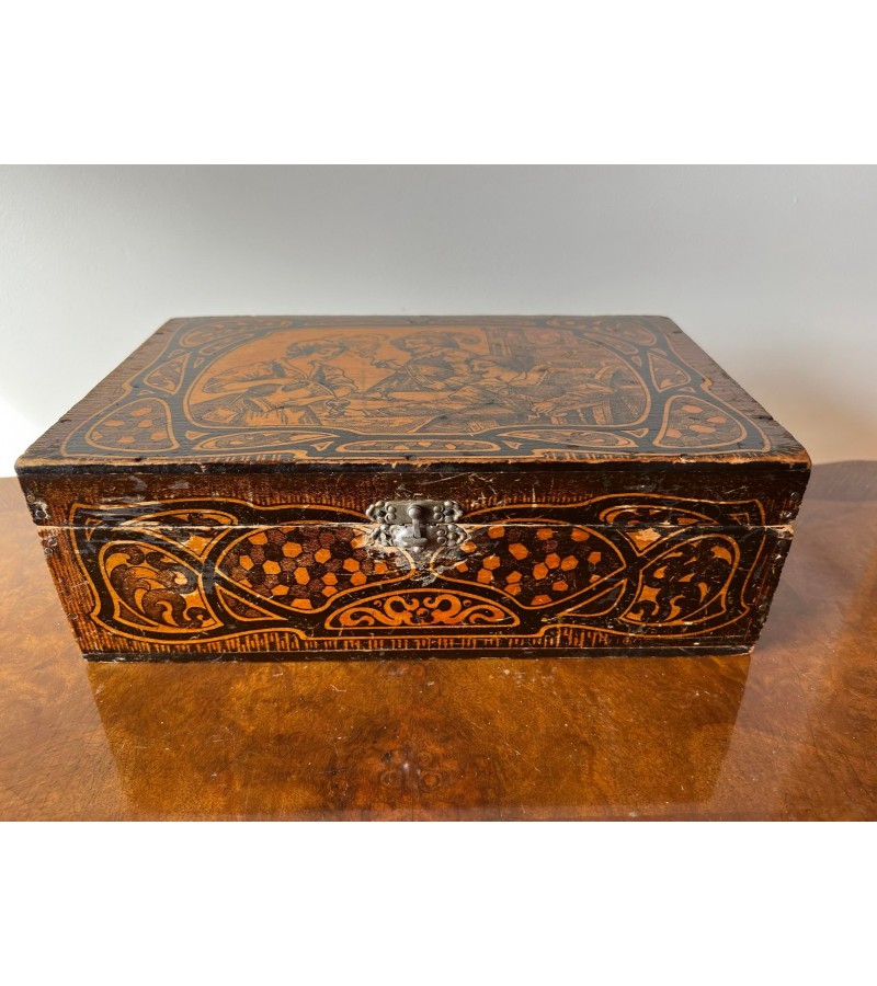 Dėžutė, skrynelė antikvarinė. medinė, skardiniu vidumi. Kaina 53