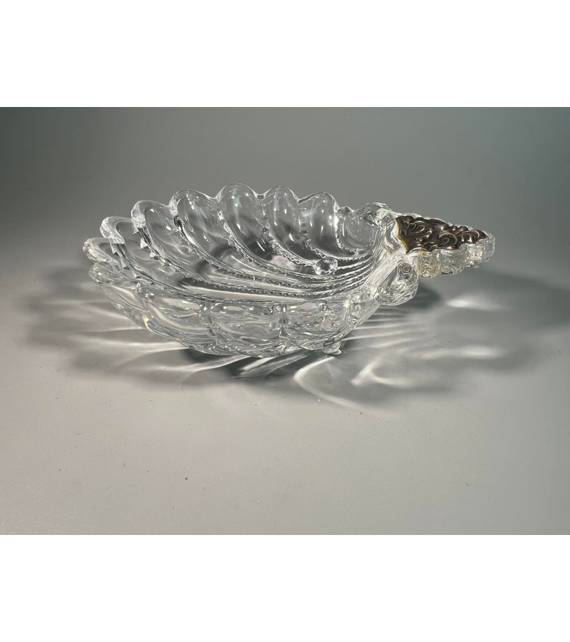 Vazelė, padėklas, indas stiklinis kriauklės formos, puoštas sidabru 925 prabos. Kaina 48