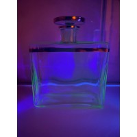Grafinas, butelis kvepalams antikvarinis. Urano stiklas. Kaina 46