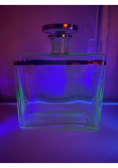 Grafinas, butelis kvepalams antikvarinis. Urano stiklas. Kaina 46