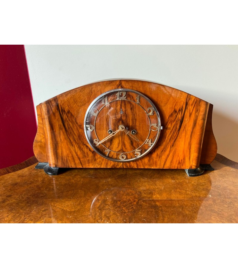 Laikrodis antikvarinis, Art Deco stiliaus, tarpukario, pastatomas Gustav Becker. Veikiantis, patikrintas laikrodininko. Kaina 287