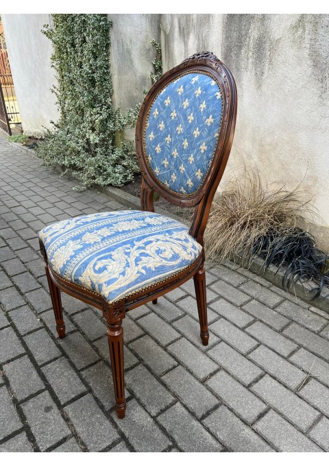 Kėdė tvirta, antikvarinio stiliaus. Kaina 87