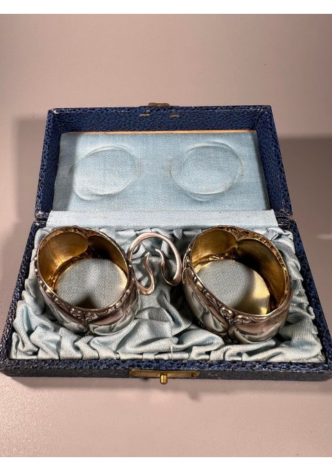 Servetėlių žiedai originalioje dėžutėje, sidabruoti, antikvariniai Alpacca. Kaina 26