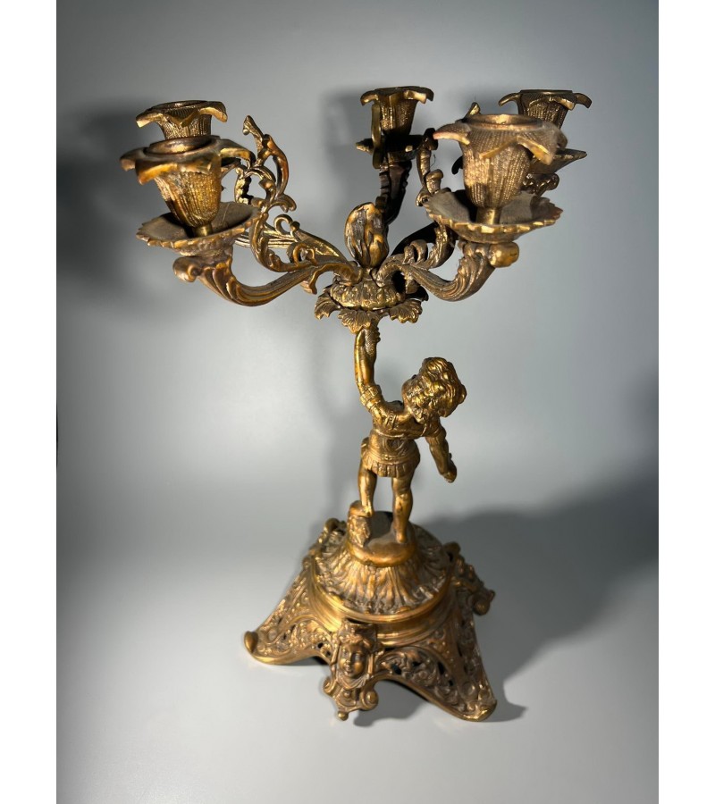 Žvakidė bronzinė, antikvarinė 5 šakų. Svoris 4 kg. Kaina 168
