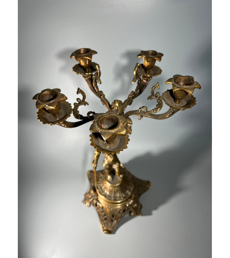 Žvakidė bronzinė, antikvarinė 5 šakų. Svoris 4 kg. Kaina 168